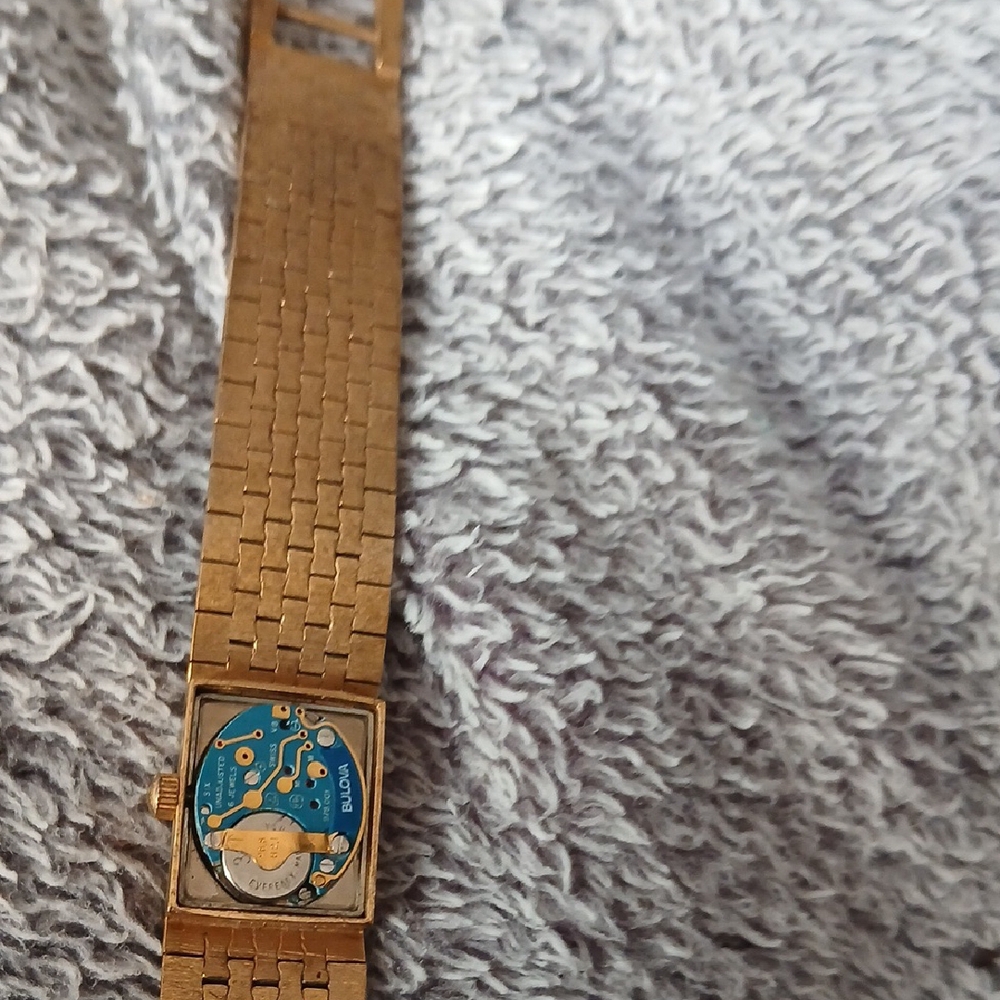 Vintage Womens Bulova Watch. Elegant Gold-Tone. Missing Back. Can Buy On Ebay. - Picture 4 of 4